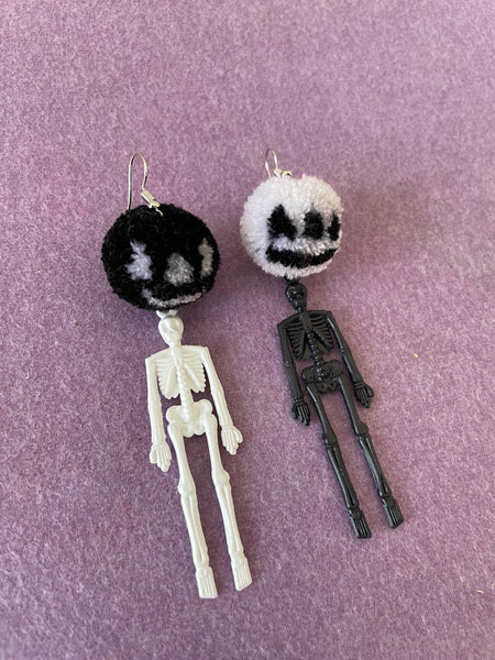 Pumpkin skeleton withe and black pompom earrings