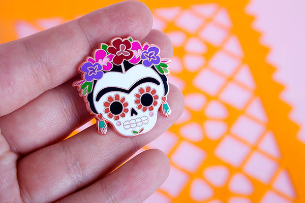Frida skull pin